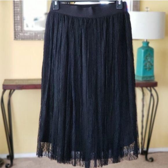Forever 21 Lace/Mesh Elasticated Waist Skirt Medium - Picture 1 of 5